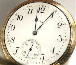 Single sunk dial on a vintage Elgin pocket watch.