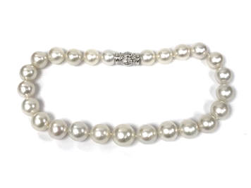Graduated South Sea pearl necklace, 13.54 to 18.00mm pearls
